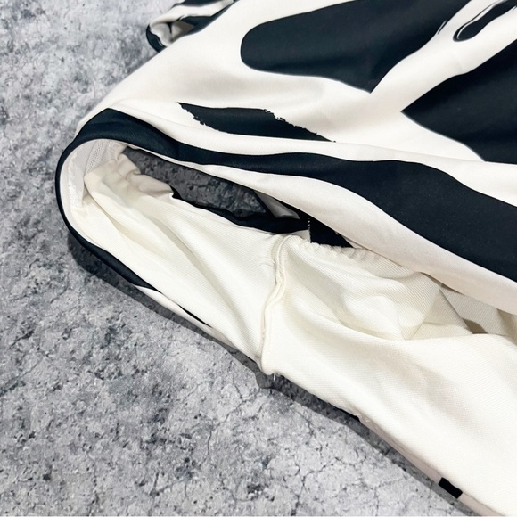 Boston Proper Milonga Zebra Over The Shoulder One Piece Swimsuit Sz Medium - Picture 3 of 10